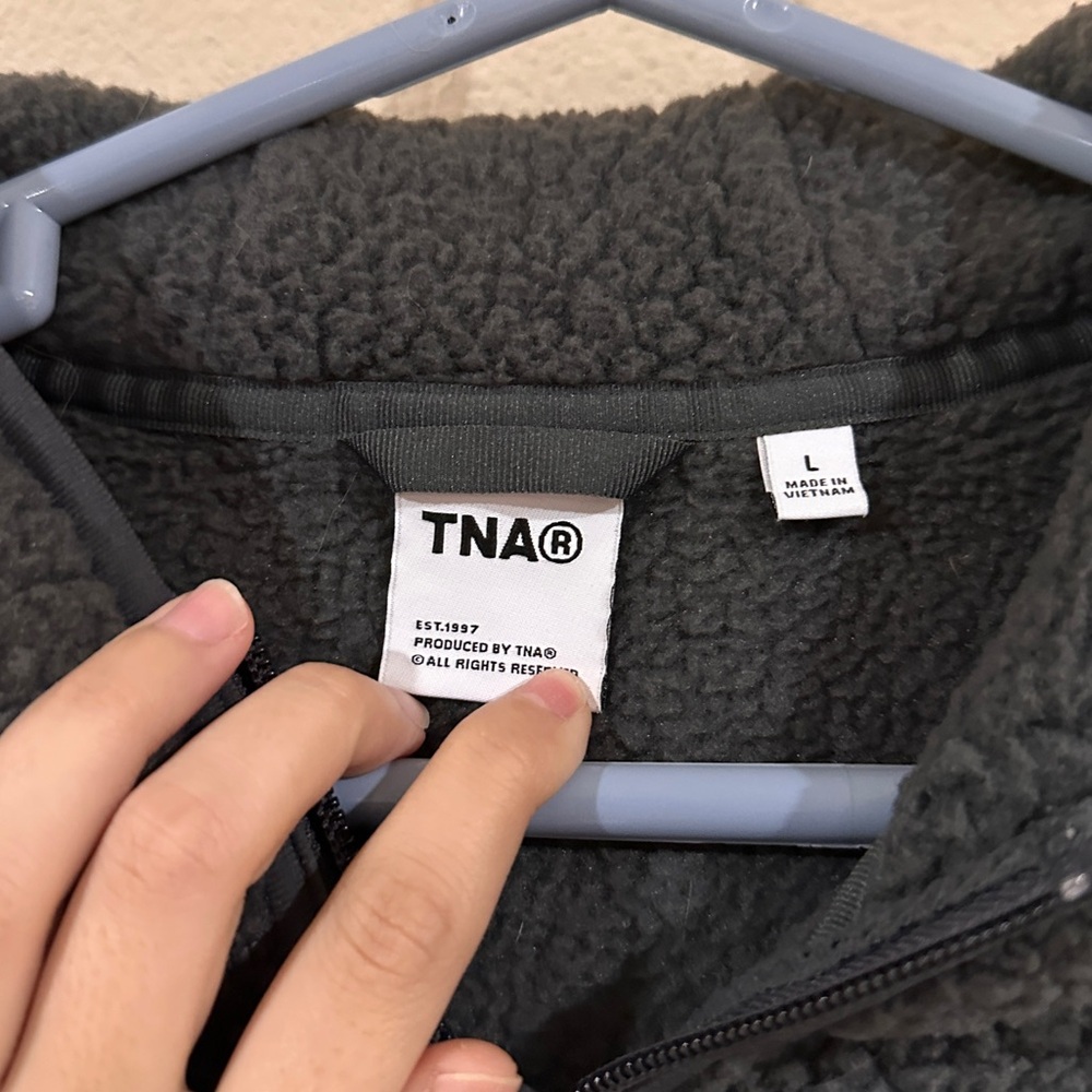 Aritzia Tna Polartec Thermal Pro Boulder Vest Jacket Dark Grey - Size Large - Picture 3 of 6